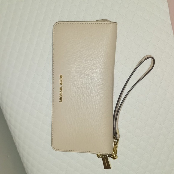 Michael Kors Wallet - Picture 1 of 5
